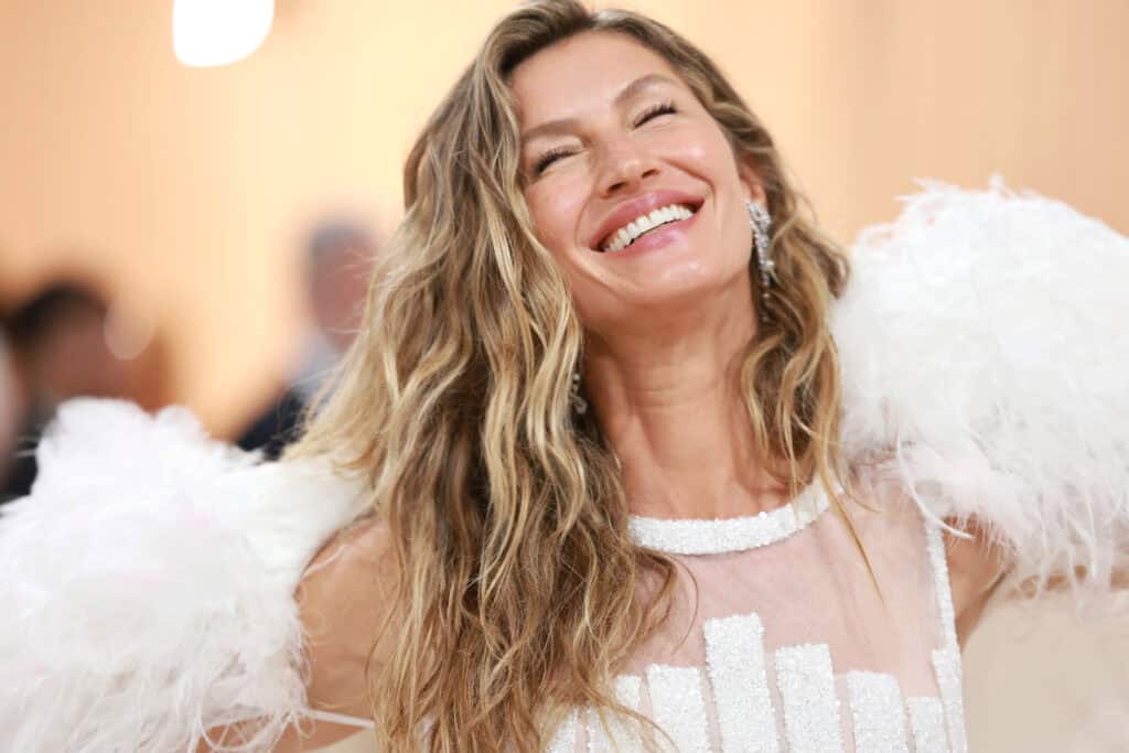 NEW YORK, NEW YORK - MAY 01: Gisele Bündchen attends The 2023 Met Gala Celebrating "Karl Lagerfeld: A Line Of Beauty" at The Metropolitan Museum of Art on May 01, 2023 in New York City